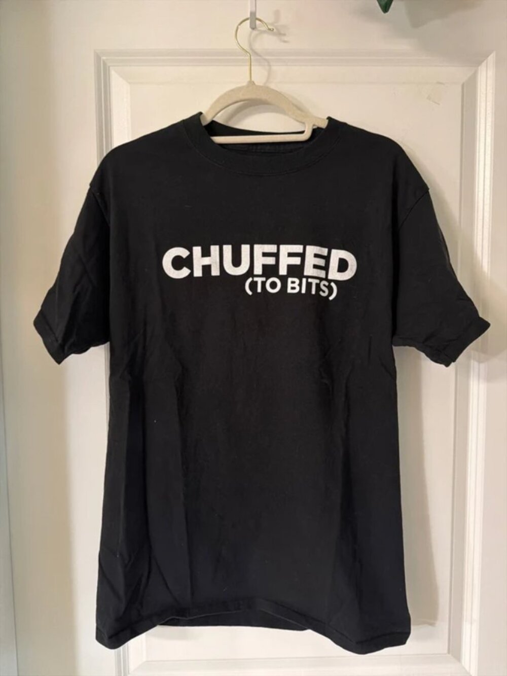 Men’s graphic T-shirt, size medium